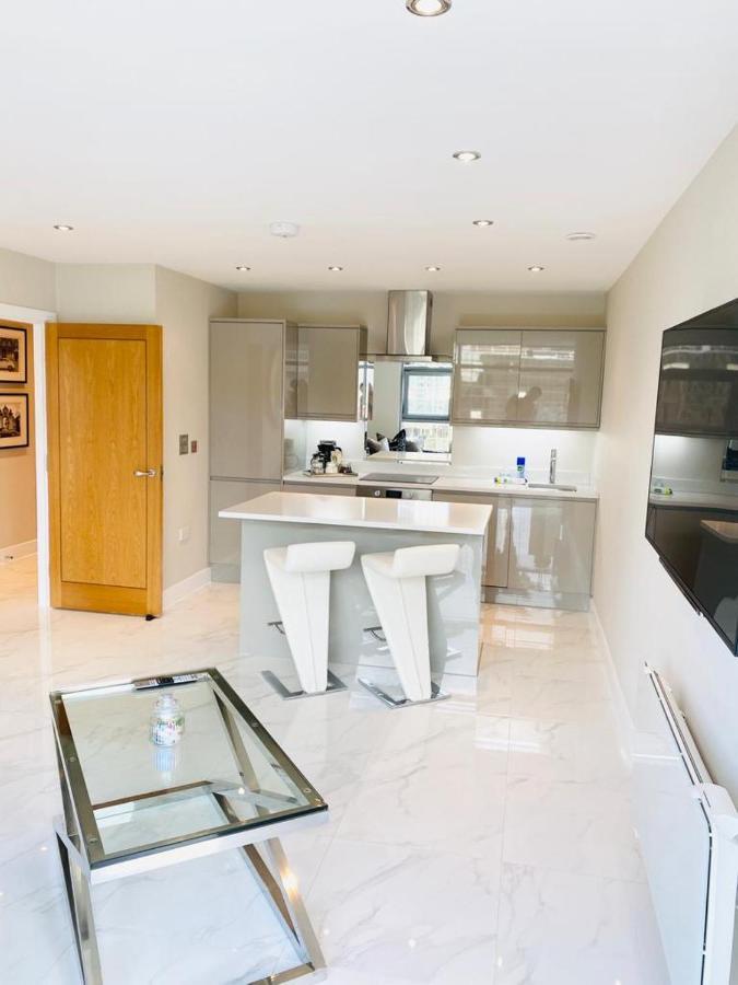 Superior Apartment In Cardiff City Centre Buitenkant foto