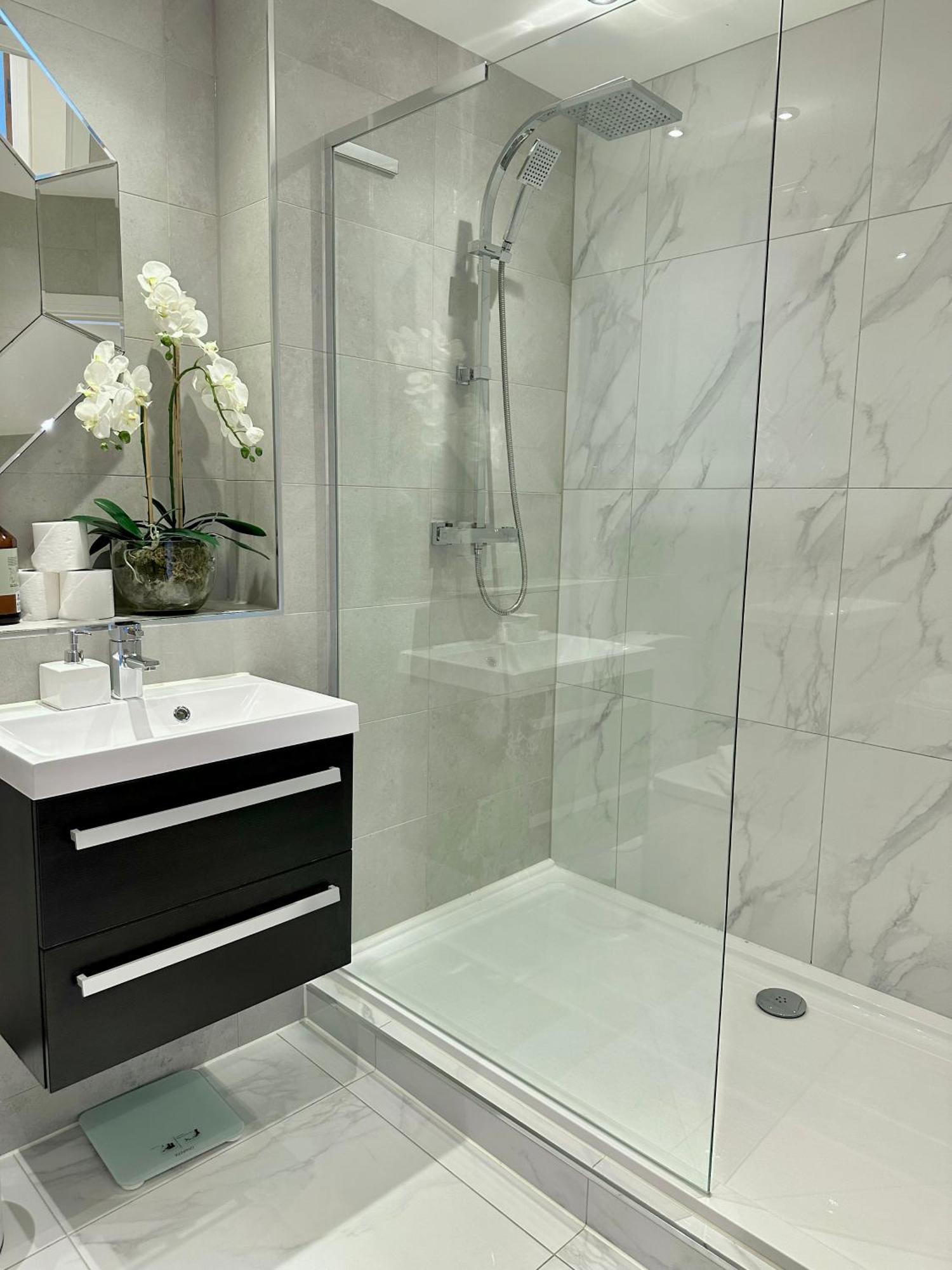 Superior Apartment In Cardiff City Centre Buitenkant foto