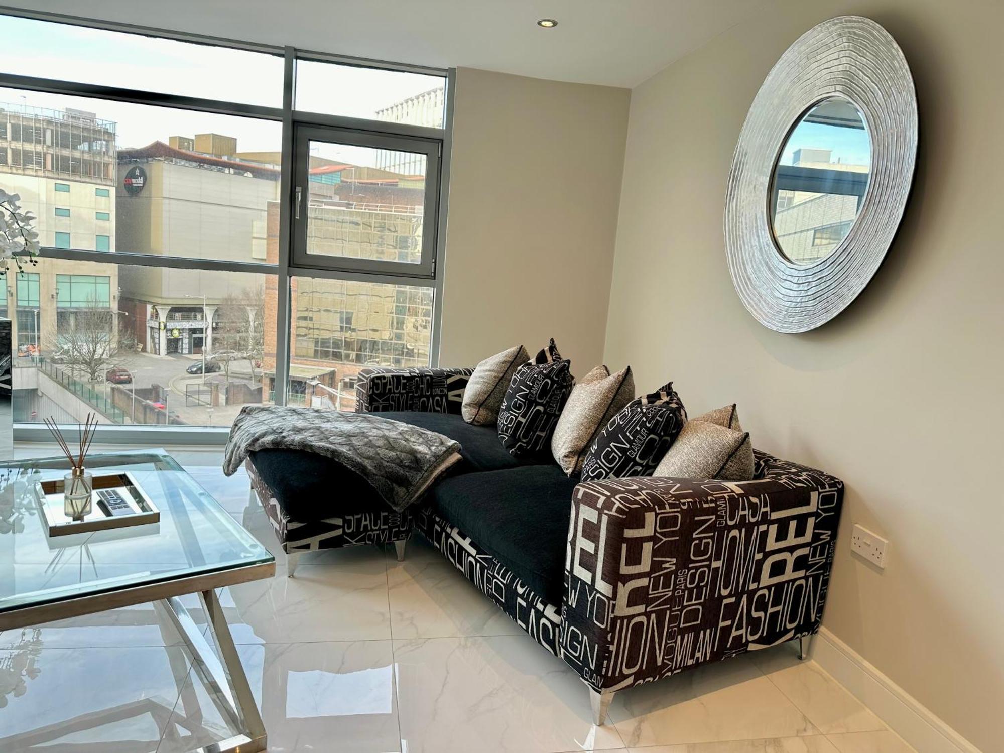 Superior Apartment In Cardiff City Centre Buitenkant foto