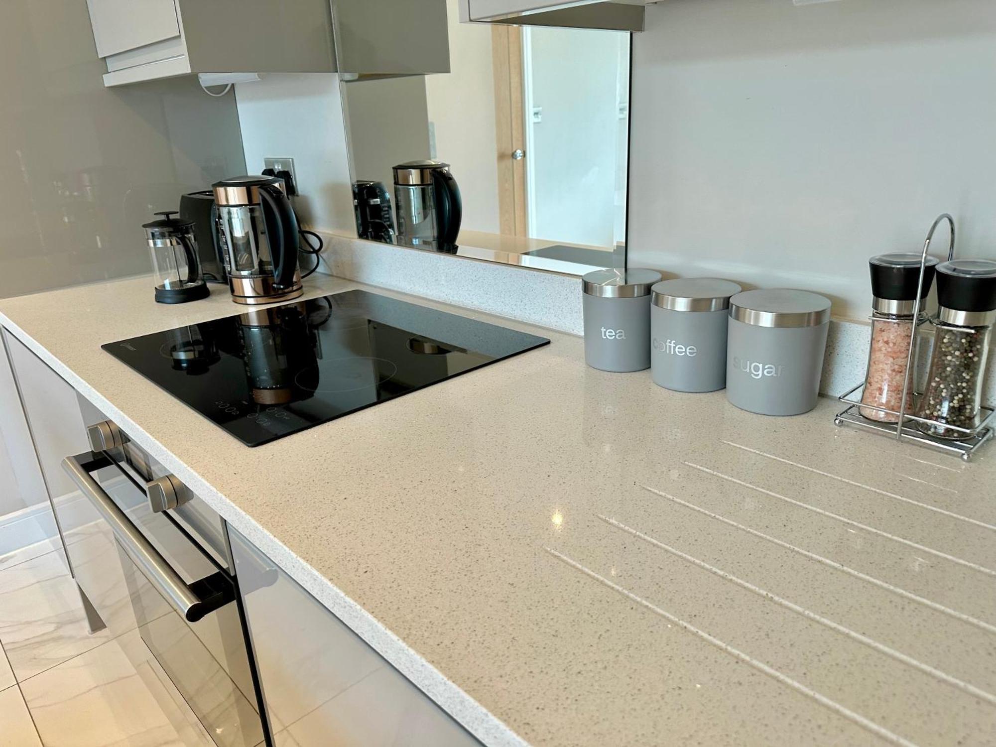 Superior Apartment In Cardiff City Centre Buitenkant foto