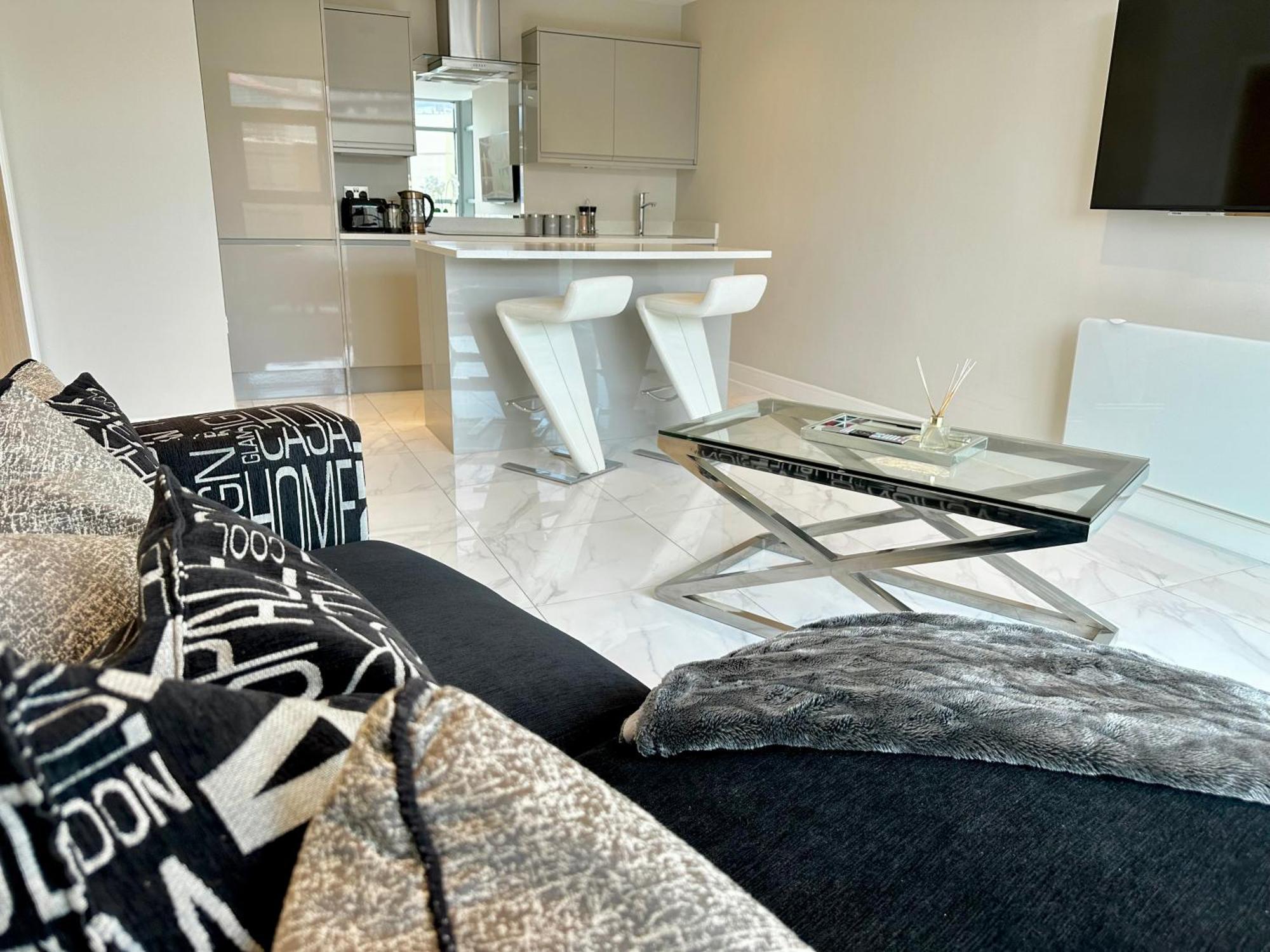Superior Apartment In Cardiff City Centre Buitenkant foto