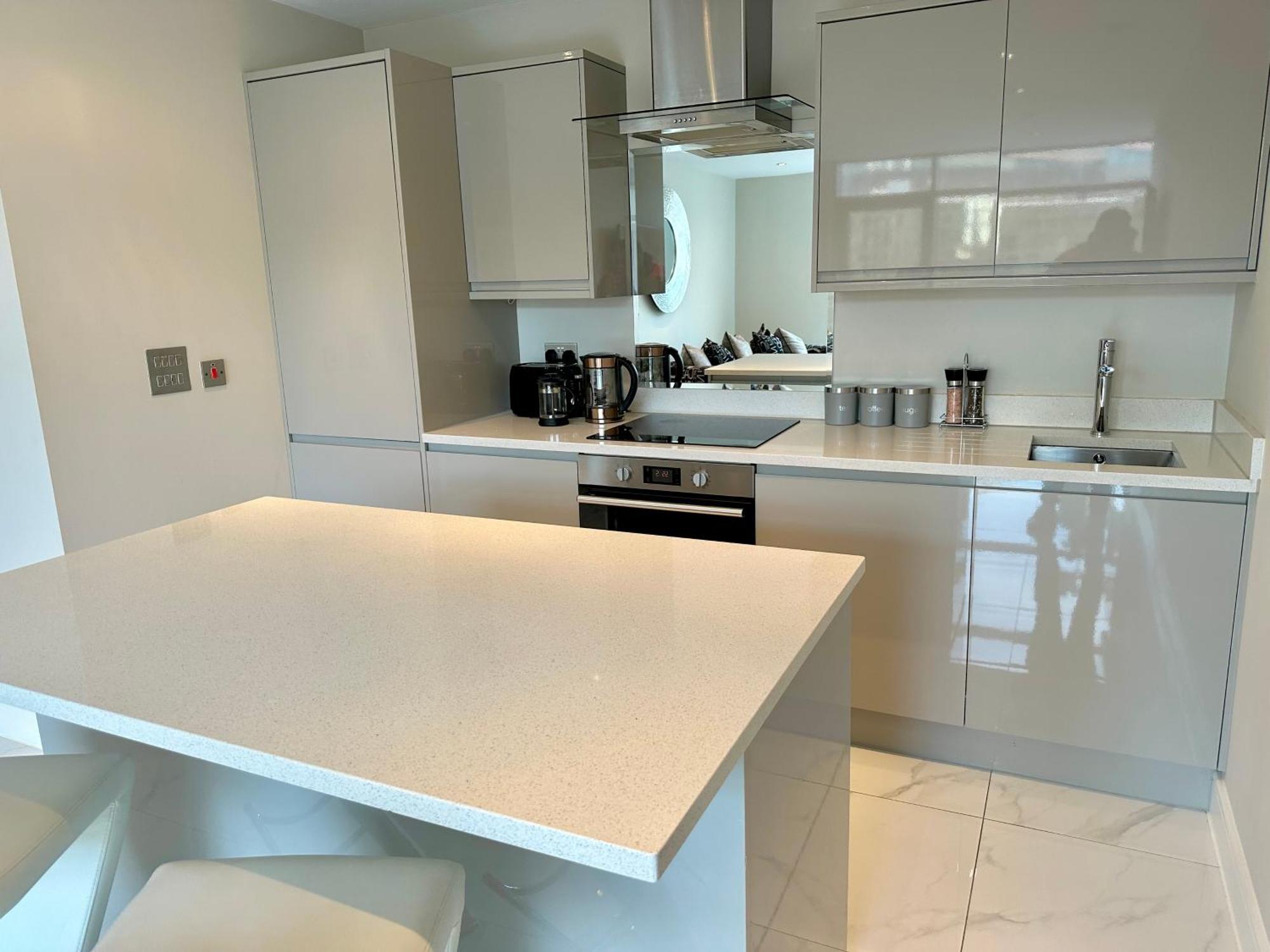Superior Apartment In Cardiff City Centre Buitenkant foto