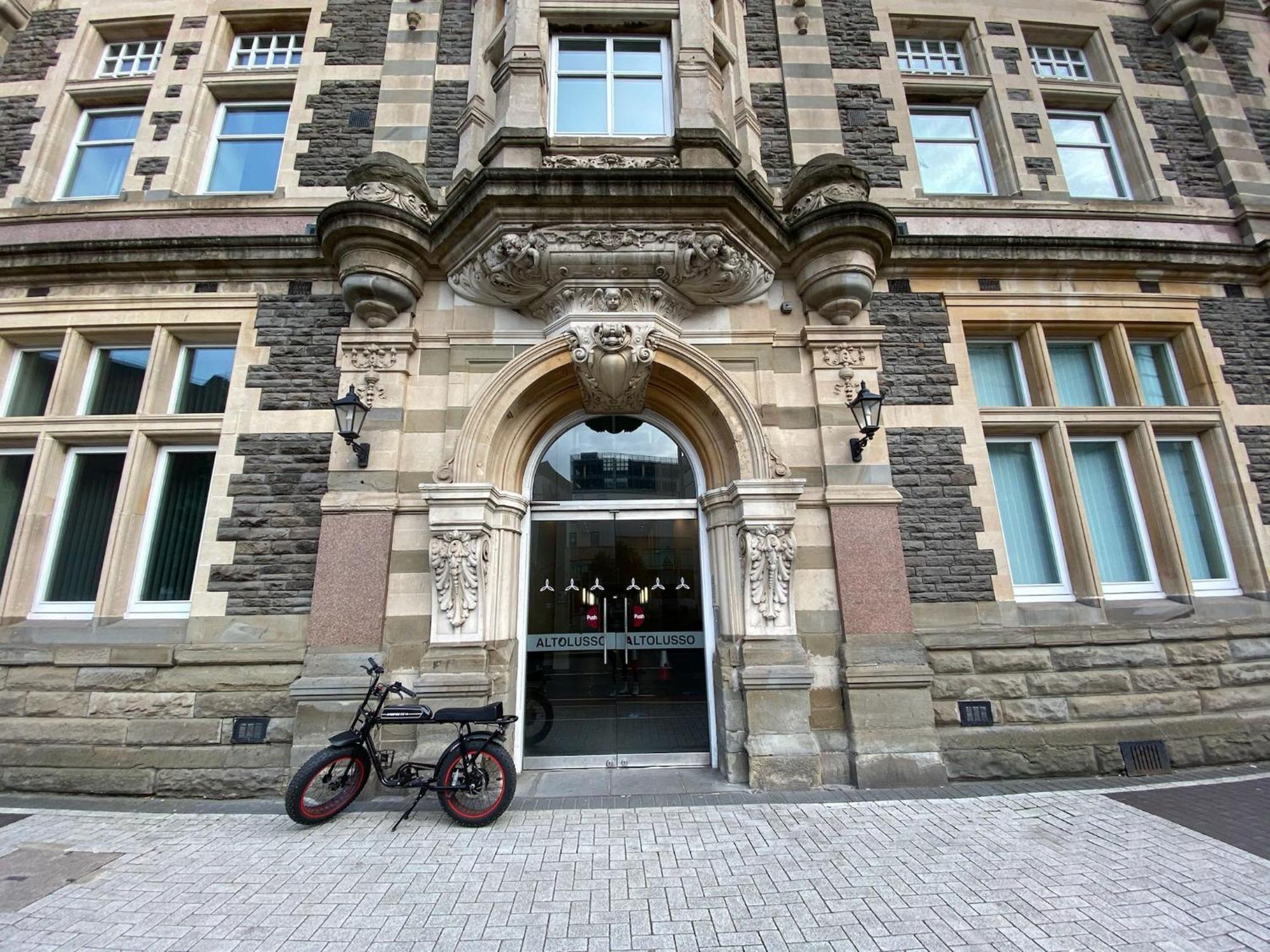 Superior Apartment In Cardiff City Centre Buitenkant foto